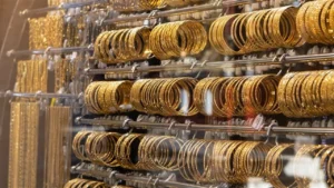 أسعار الذهب اليوم 8 ديسمبر 2025 تتراجع بفعل تقلبات الأسواق العالمية